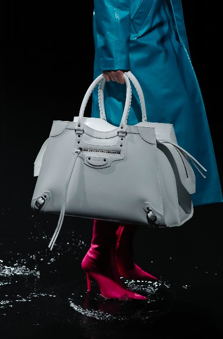 The new Balenciaga Neo Classic bag - Numéro Netherlands