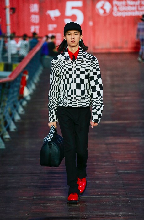 Louis Vuitton presents the new men's Spring & Summer 2021 collection in  Shanghai - Numéro Netherlands