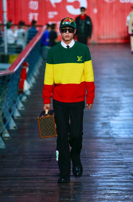 Louis Vuitton presents the new men's Spring & Summer 2021 collection in  Shanghai - Numéro Netherlands