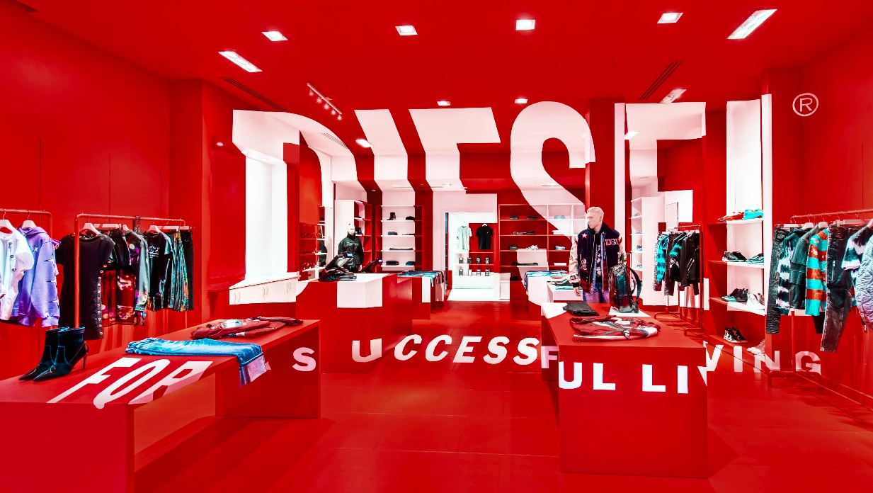 DIESEL UNVEILS BOLD NEW POP-UP STORE CONCEPT—THE FIRST UNDER CREATIVE  DIRECTOR GLENN MARTENS' VISION—IN BOTH EUROPE AND THE UNITED STATES -  Numéro Netherlands