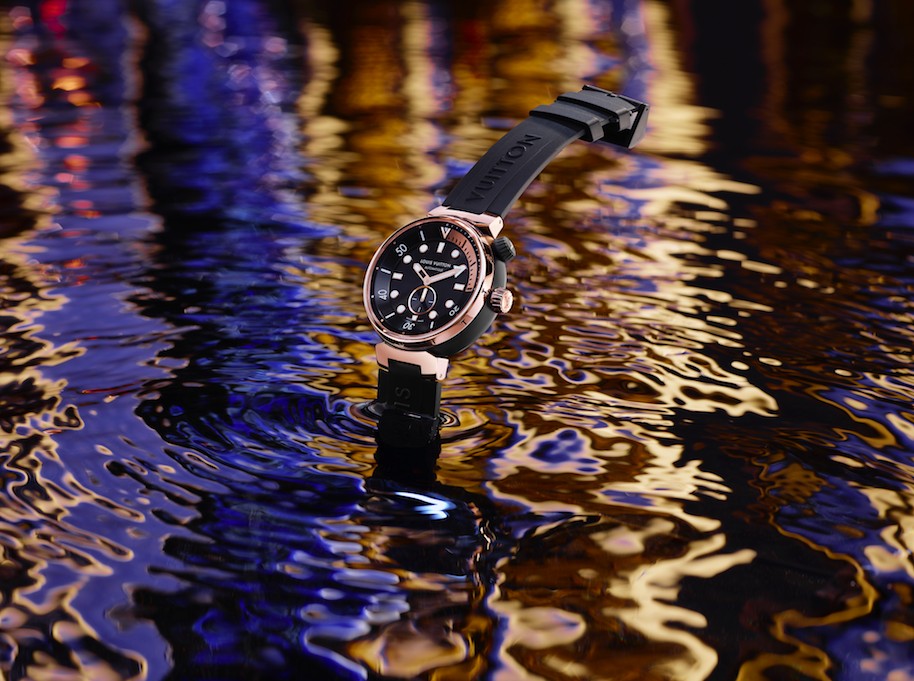 Đồng hồ Tambour Street Diver  Tinh thần viễn du của Louis Vuitton  ELLE
