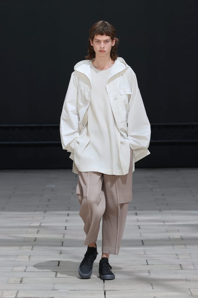 ISSEY MIYAKE PRESENTS HOMME PLISSÉ SPRING SUMMER 2023 collection ...