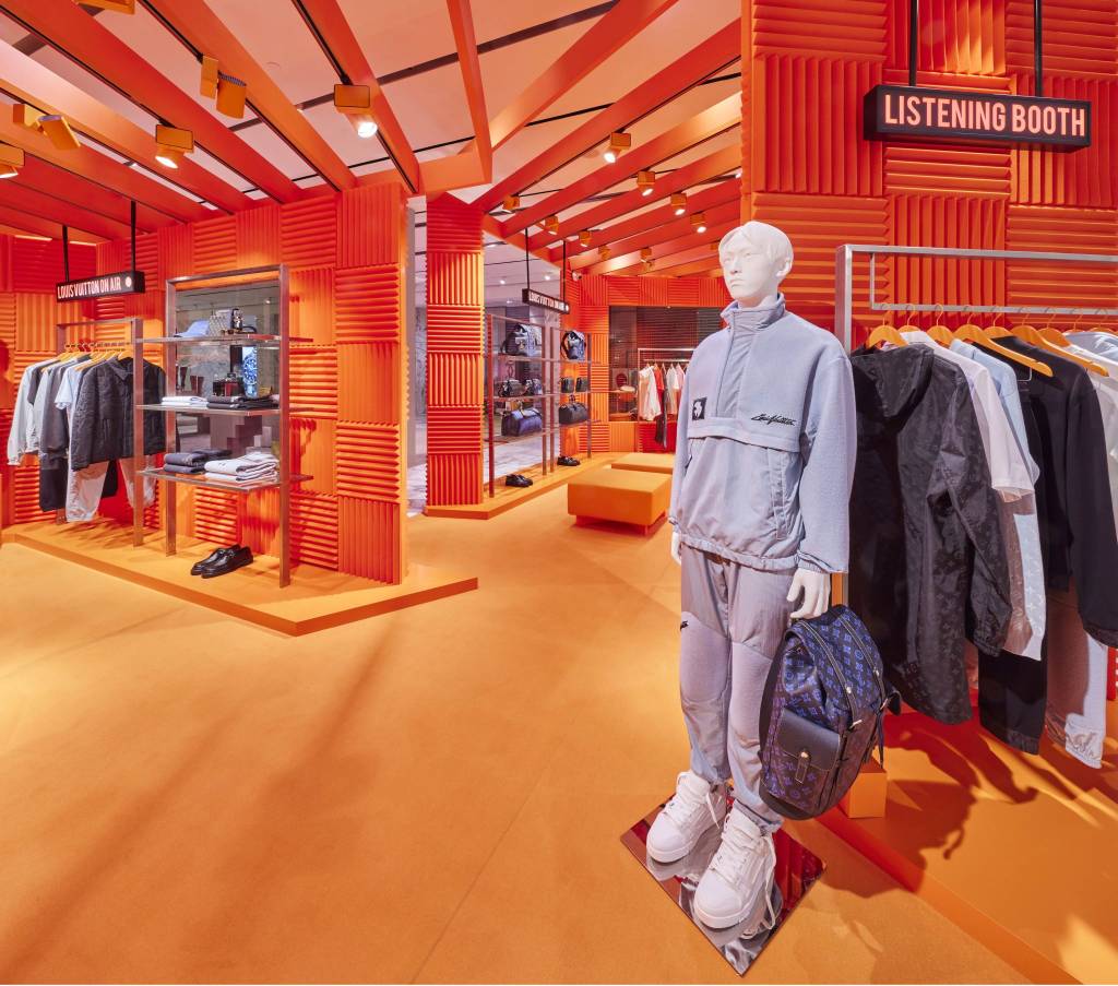 Louis Vuitton Shopinshop in De Bijenkorf in Amsterdam  YouTube