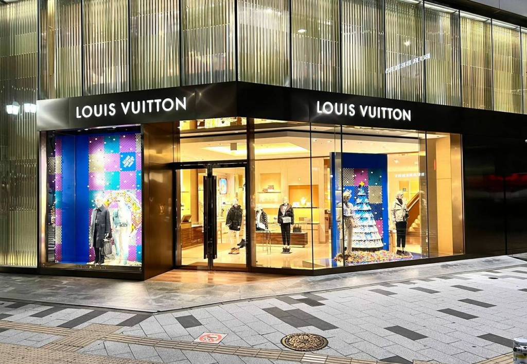 Louis Vuitton Lv Outlet In Changi Airport Singapore Stock Photo  Download  Image Now  iStock