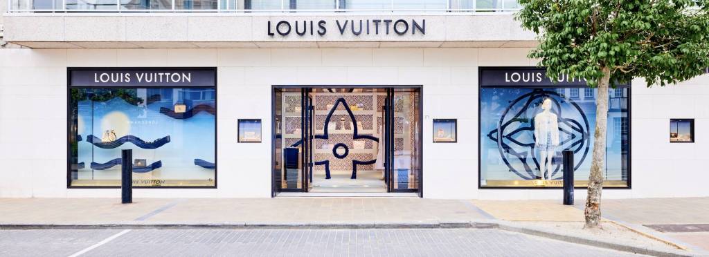 Louis Vuitton Summer 2023: By the pool (Louis Vuitton)
