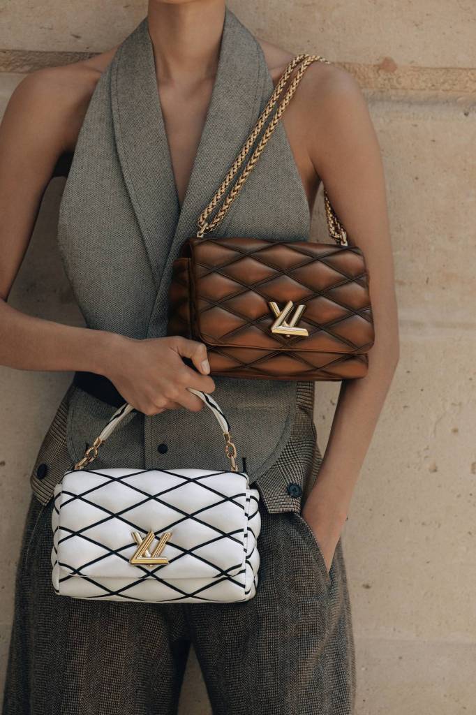 One bag, endless looks 🖤♾ @louisvuitton's #LVGO14 is every